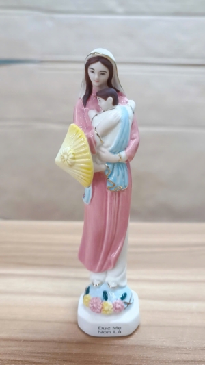 Trước MẸ NÓN LÁ - HỒNG